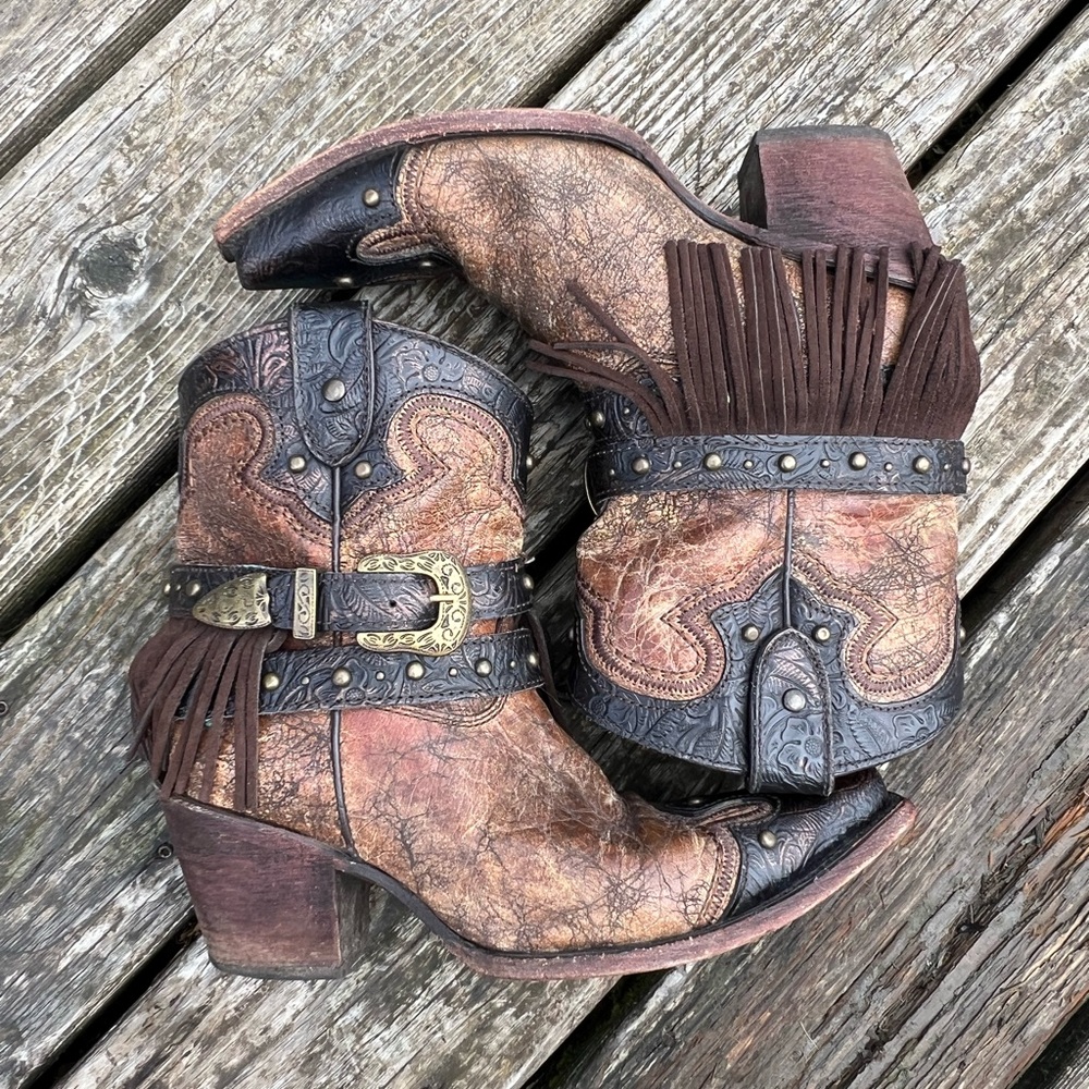 Corral Women's Brown Shortie w/ Heel Fringe C2880